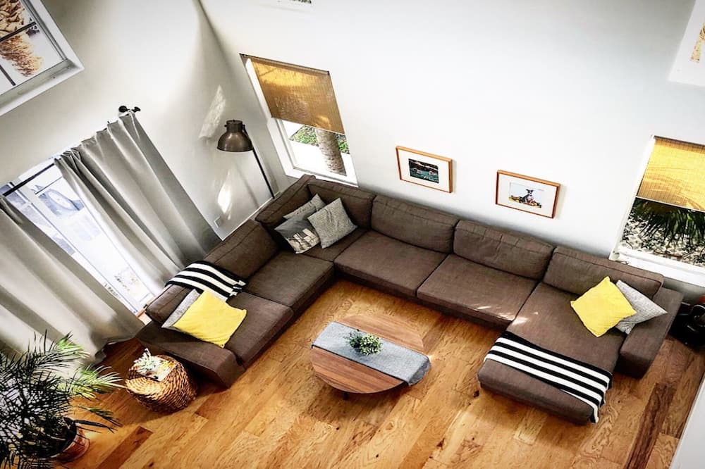 Photo of Livingroom in Town Center