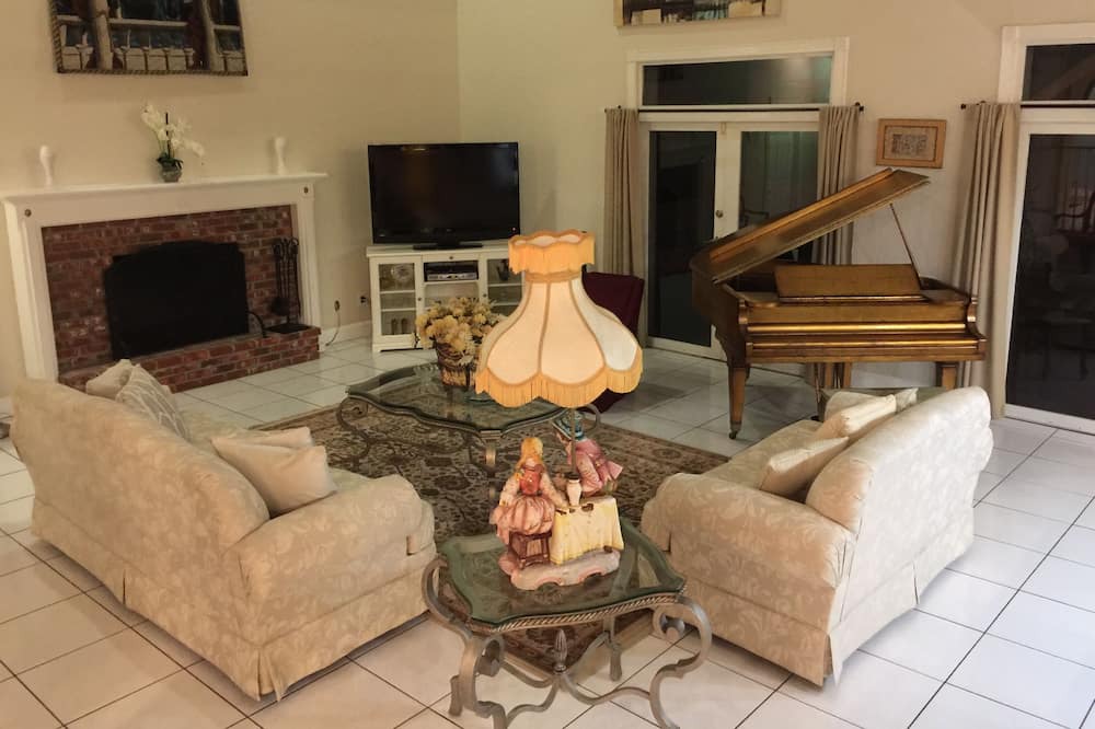 Photo of Livingroom in Southwest Ranches