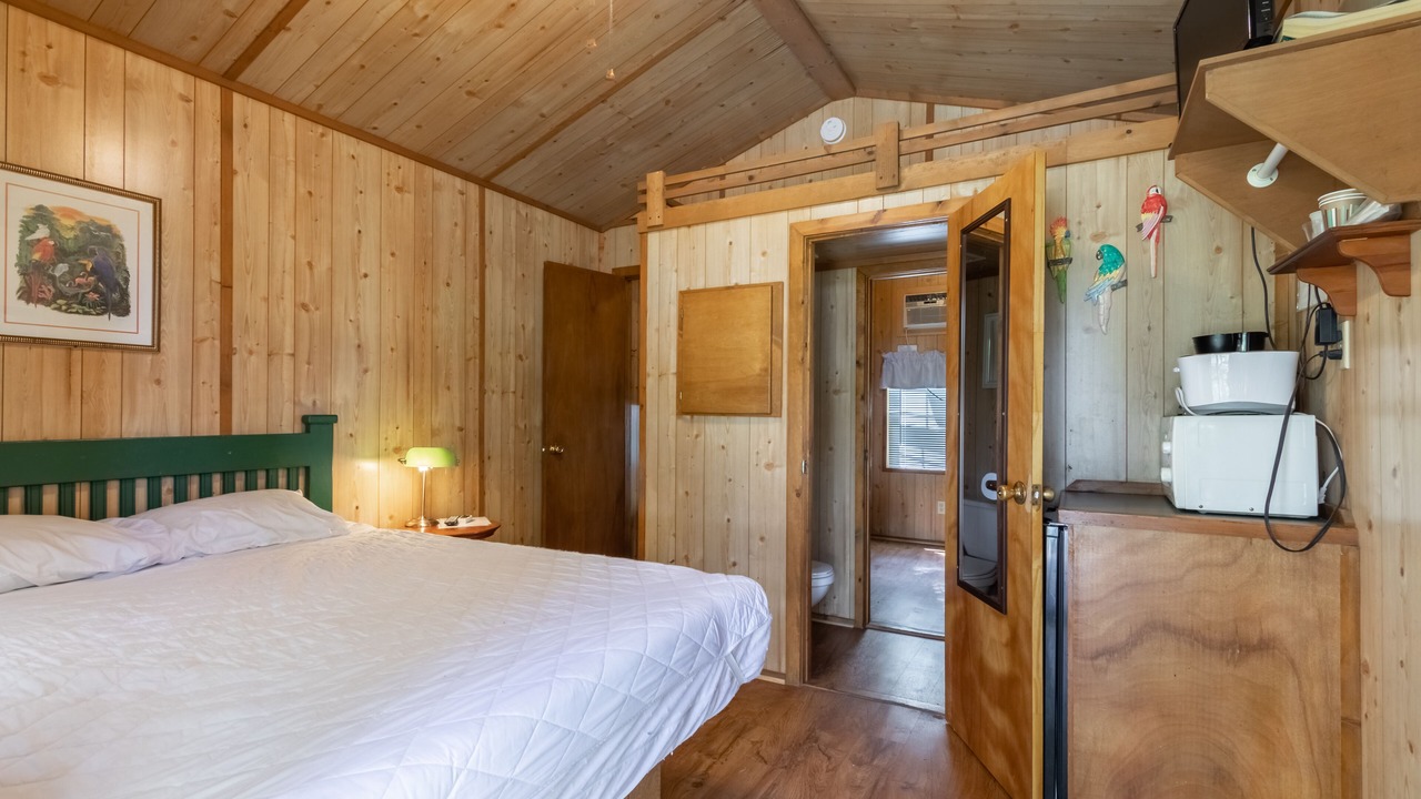 Photo of Bedroom in Ludlam
