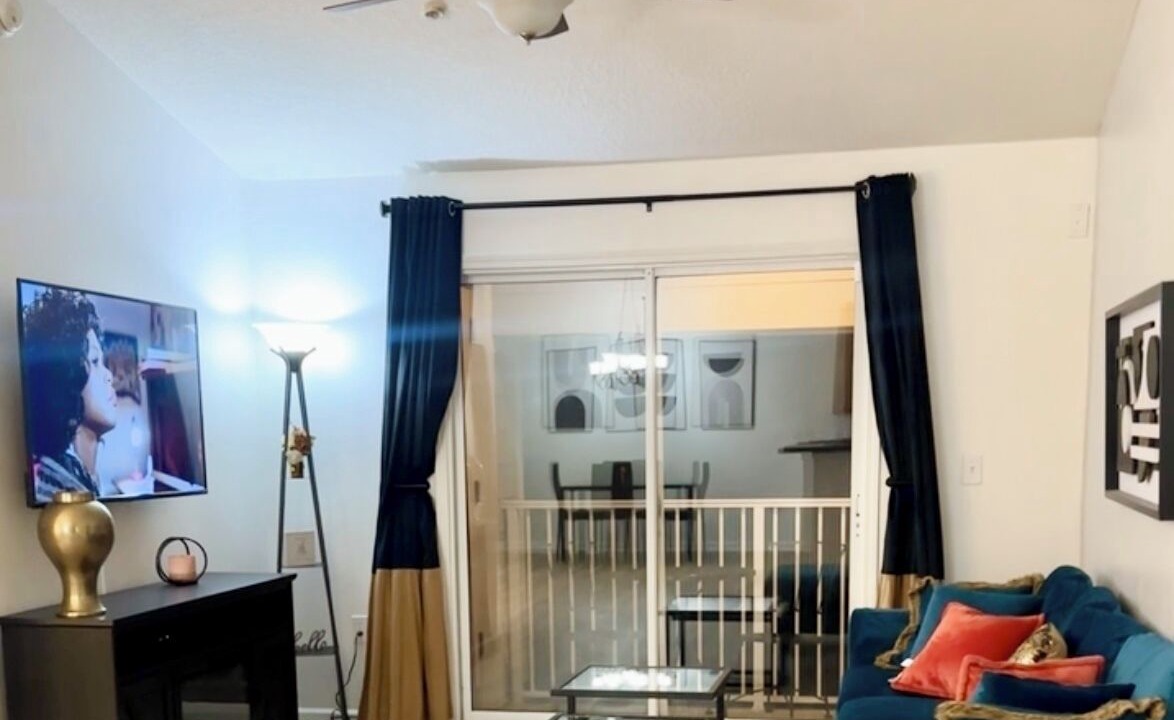 Photo of Livingroom in Baymeadows