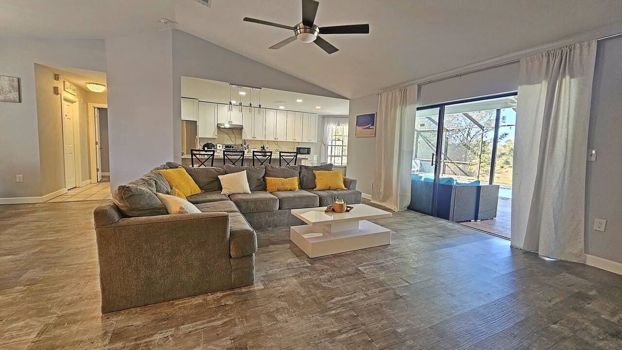 Photo of Livingroom in Spring Hill