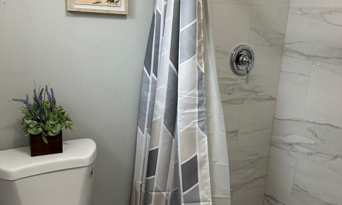 Photo of Bathroom in Azalea Park