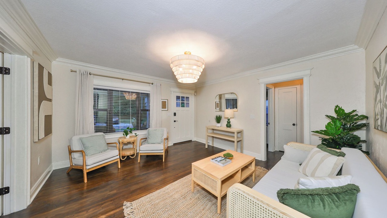 Photo of Livingroom in North Hyde Park