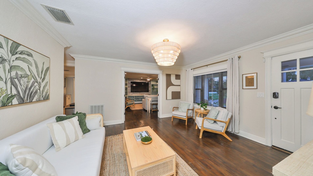 Photo of Livingroom in North Hyde Park