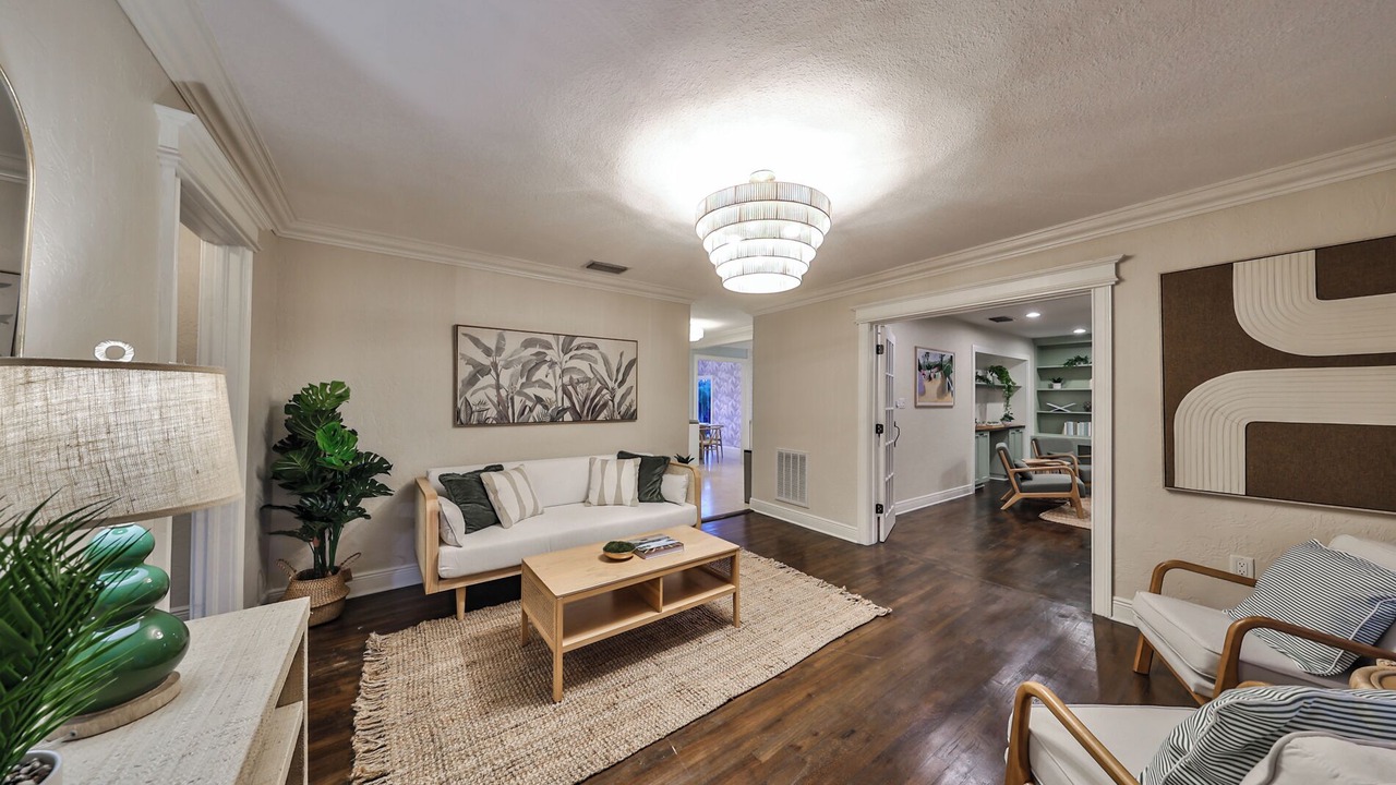 Photo of Livingroom in North Hyde Park