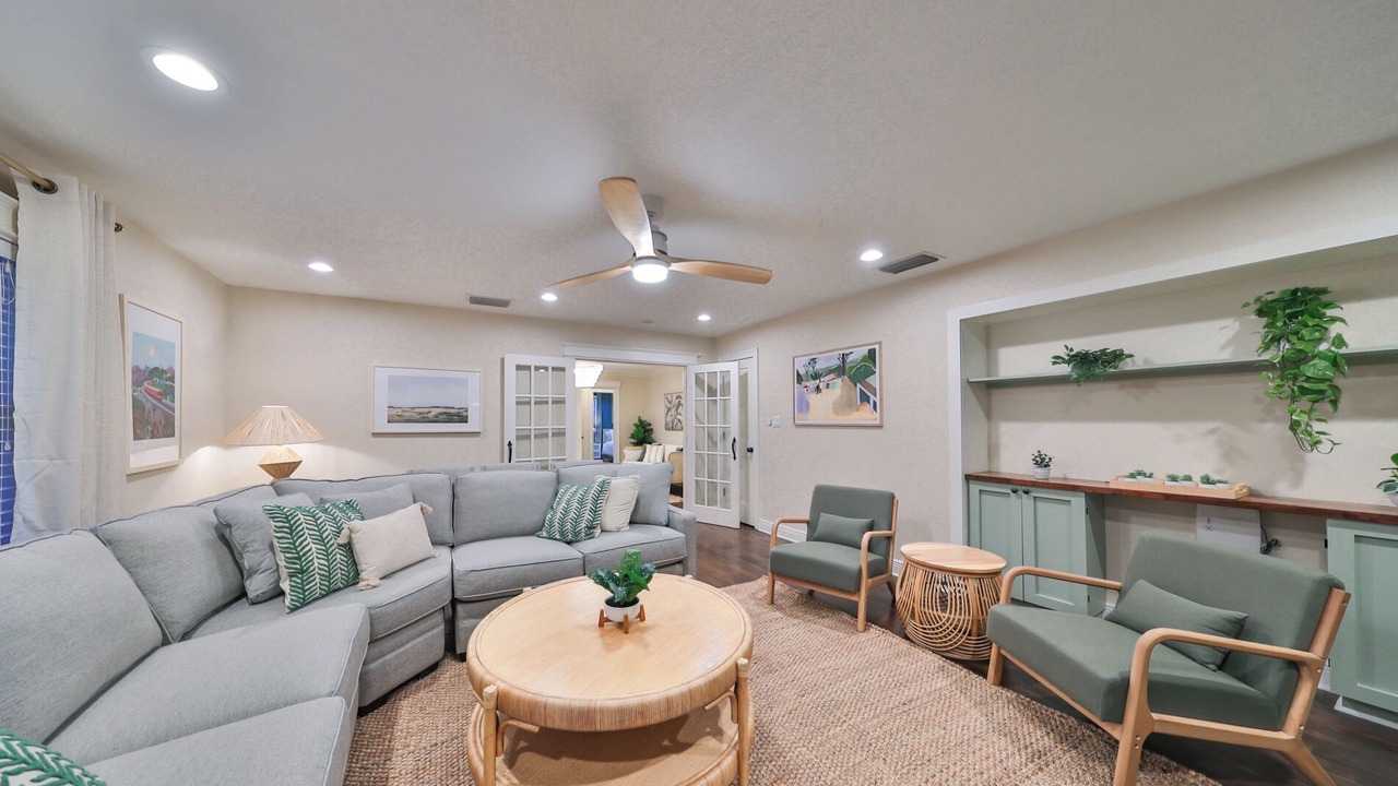 Photo of Livingroom in North Hyde Park