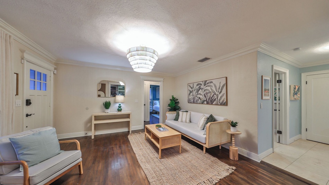 Photo of Livingroom in North Hyde Park