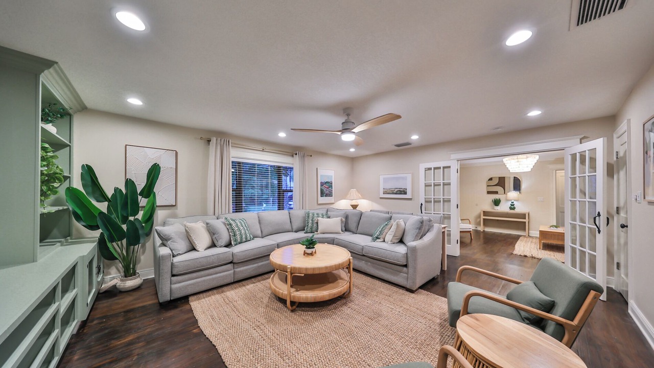 Photo of Livingroom in North Hyde Park