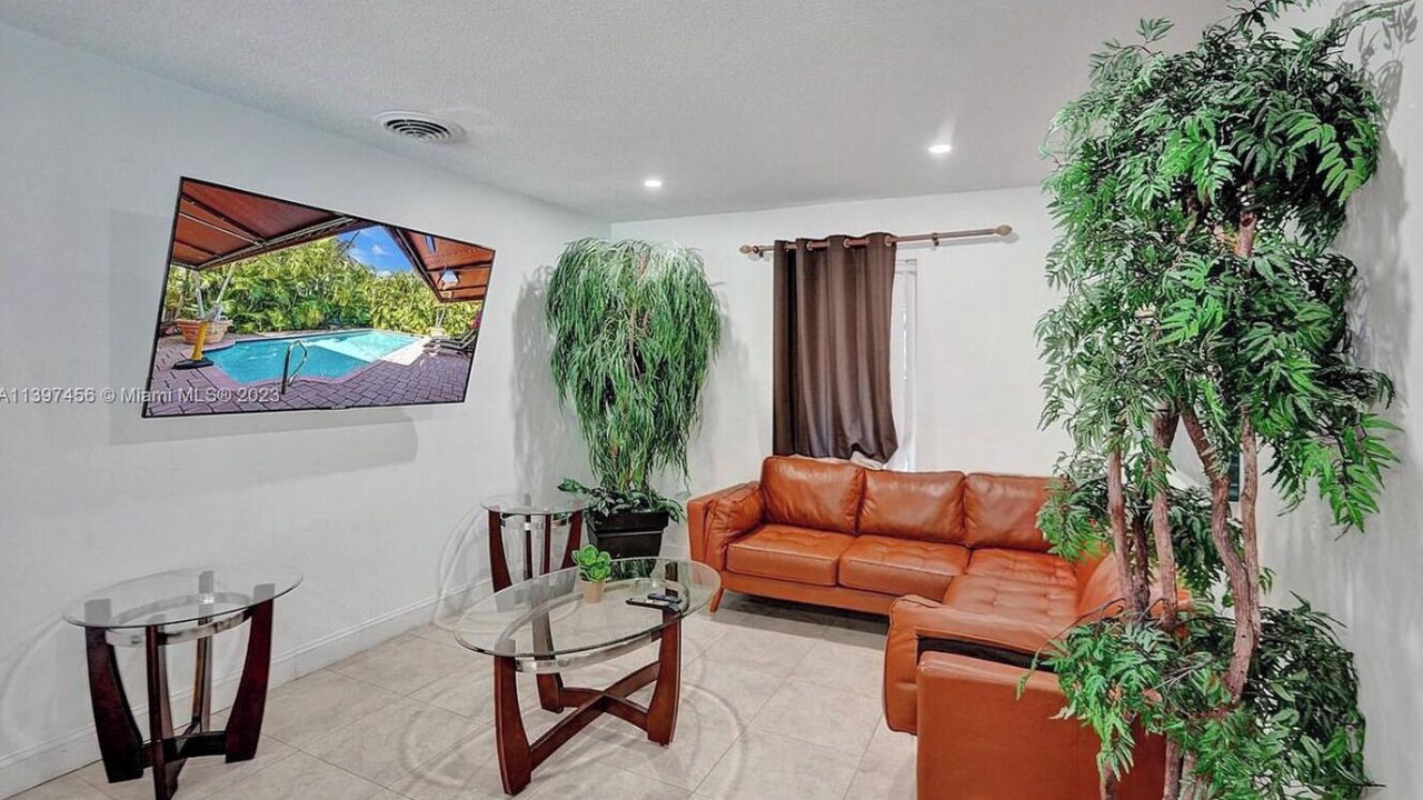 Photo of Livingroom in Imperial Point
