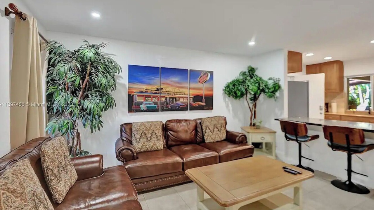 Photo of Livingroom in Imperial Point
