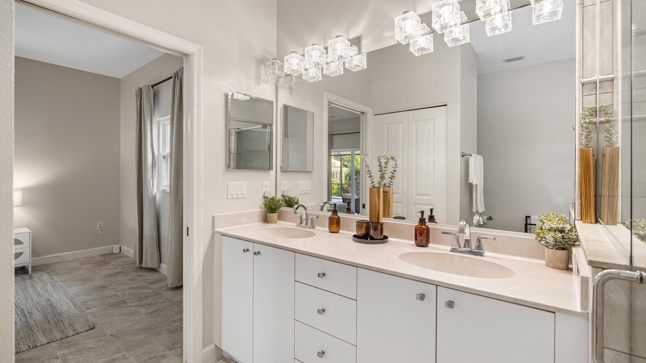 Photo of Bathroom in South Gate Ridge