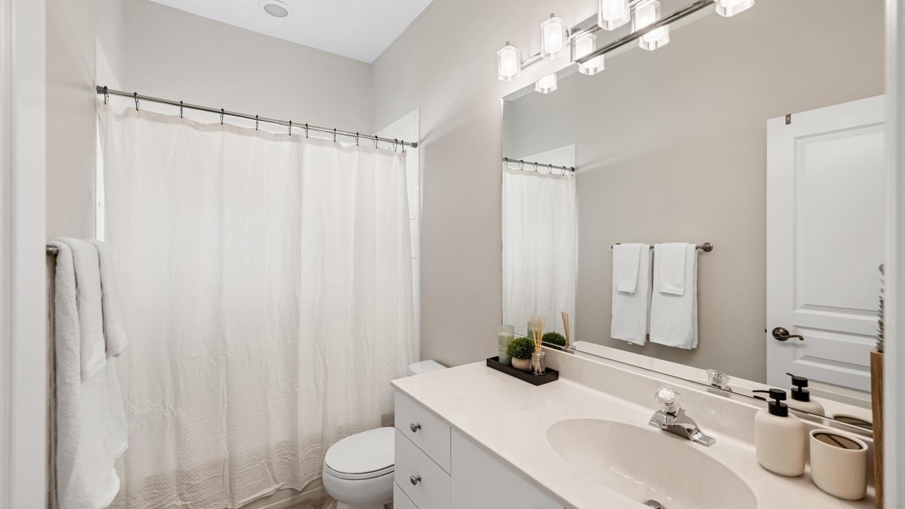 Photo of Bathroom in South Gate Ridge