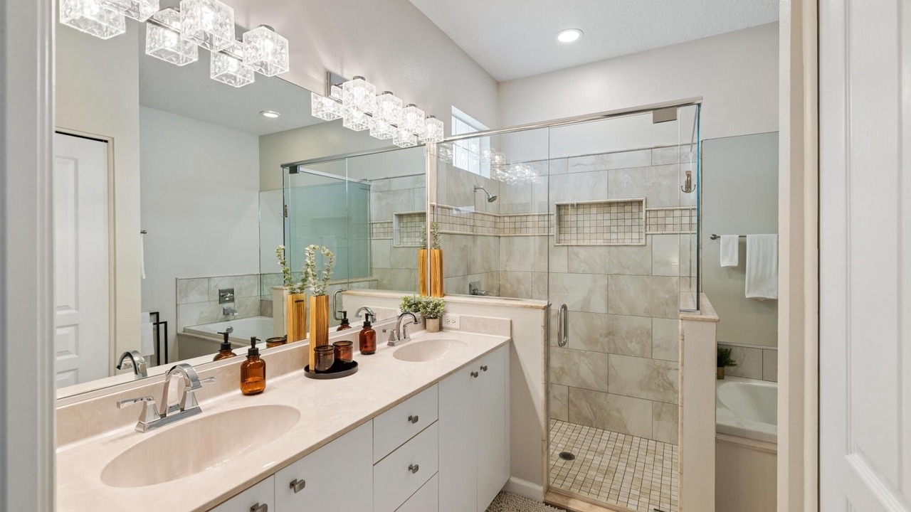 Photo of Bathroom in South Gate Ridge