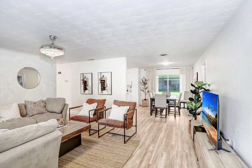 Photo of Livingroom in Downtown Zephyrhills