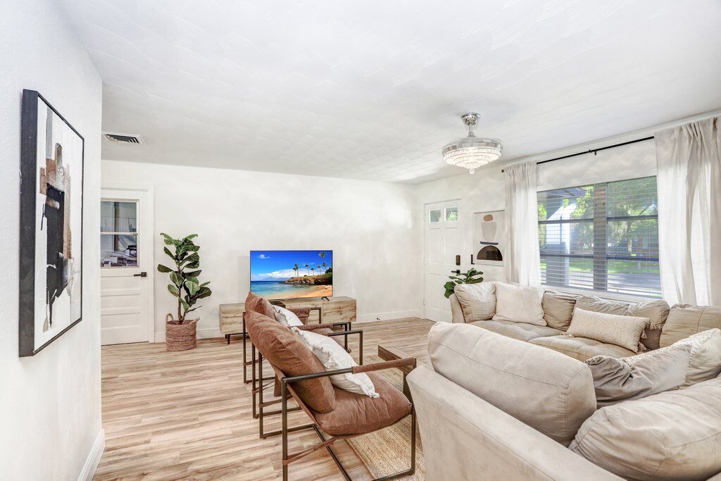 Photo of Livingroom in Downtown Zephyrhills