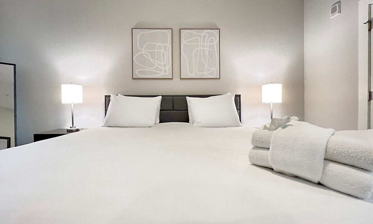 Photo of Bedroom in Carver City - Lincoln Gardens