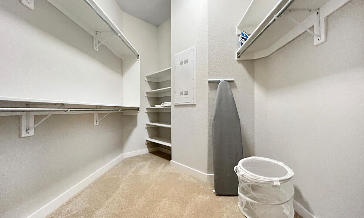 Photo of Bedroom in Carver City - Lincoln Gardens