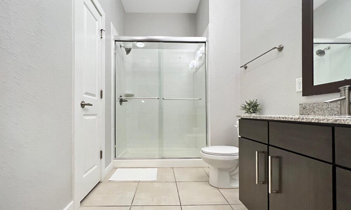 Photo of Bathroom in Carver City - Lincoln Gardens
