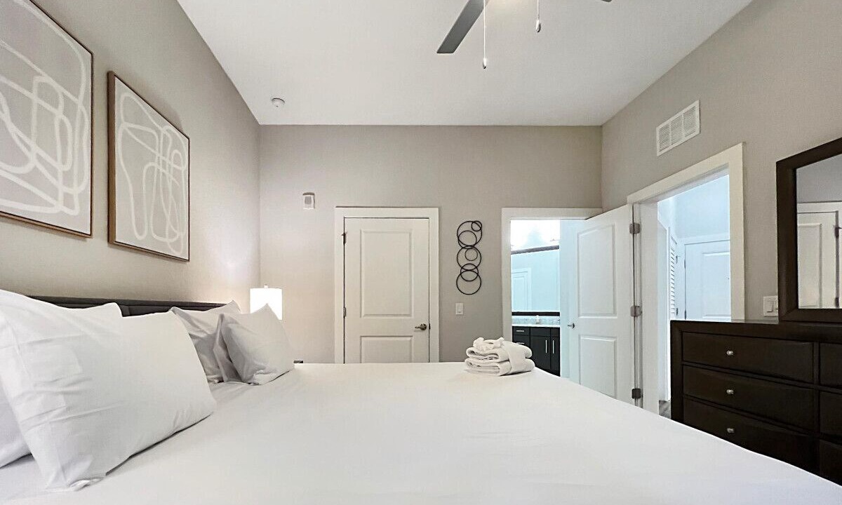 Photo of Bedroom in Carver City - Lincoln Gardens