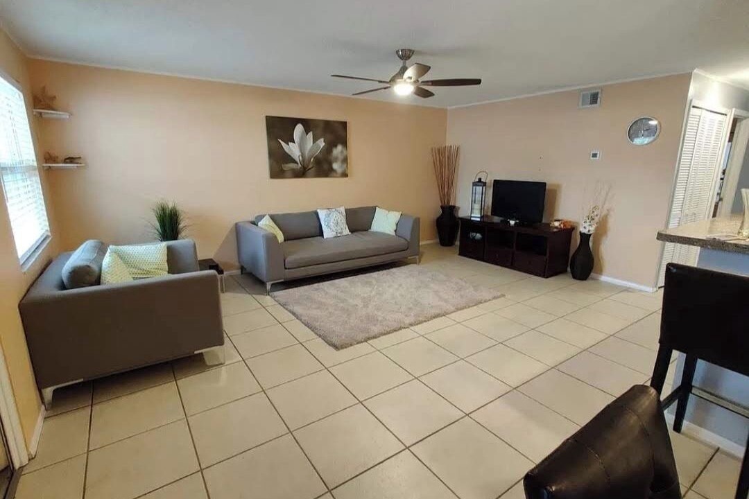 Photo of Livingroom in Cypress Lake