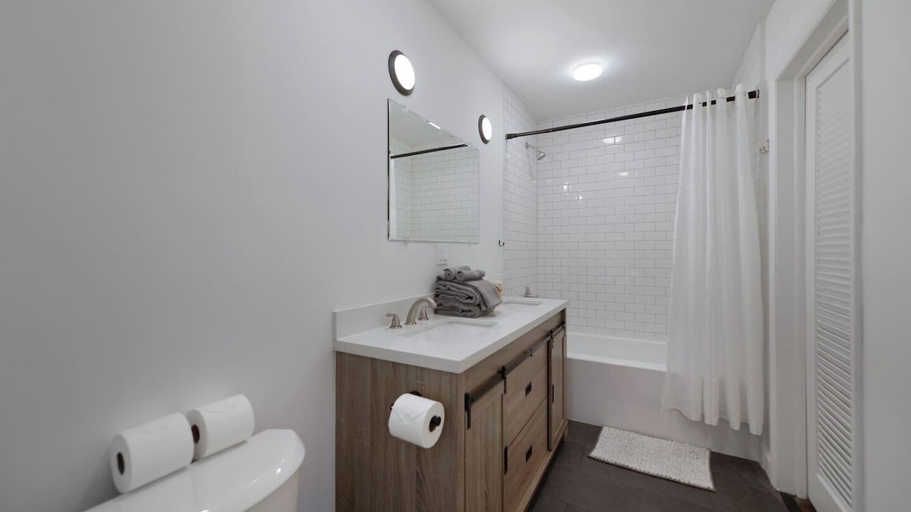 Photo of Bathroom in Coral Estates