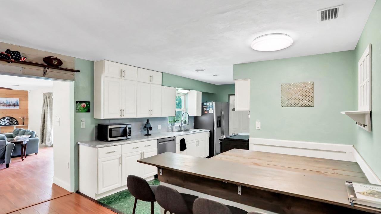 Photo of Kitchen in Putnam Hall