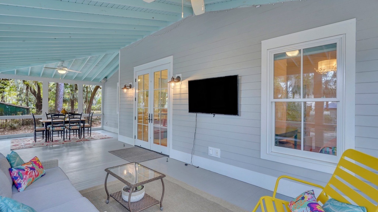 Photo of Livingroom in Whitemarsh Island