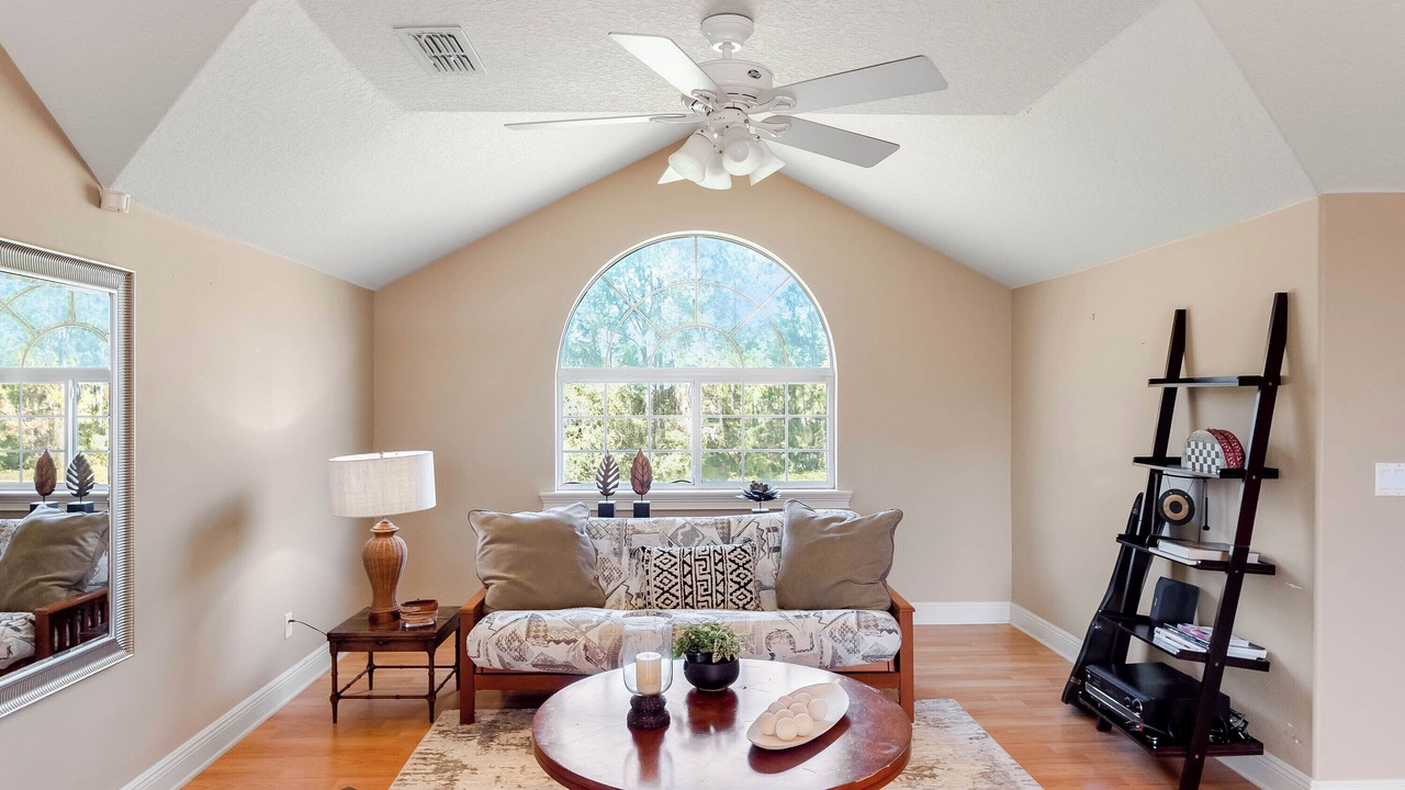 Photo of Livingroom in Howey-in-the-Hills