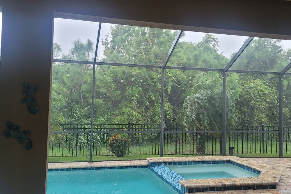 Photo of Outdoor in Parrish