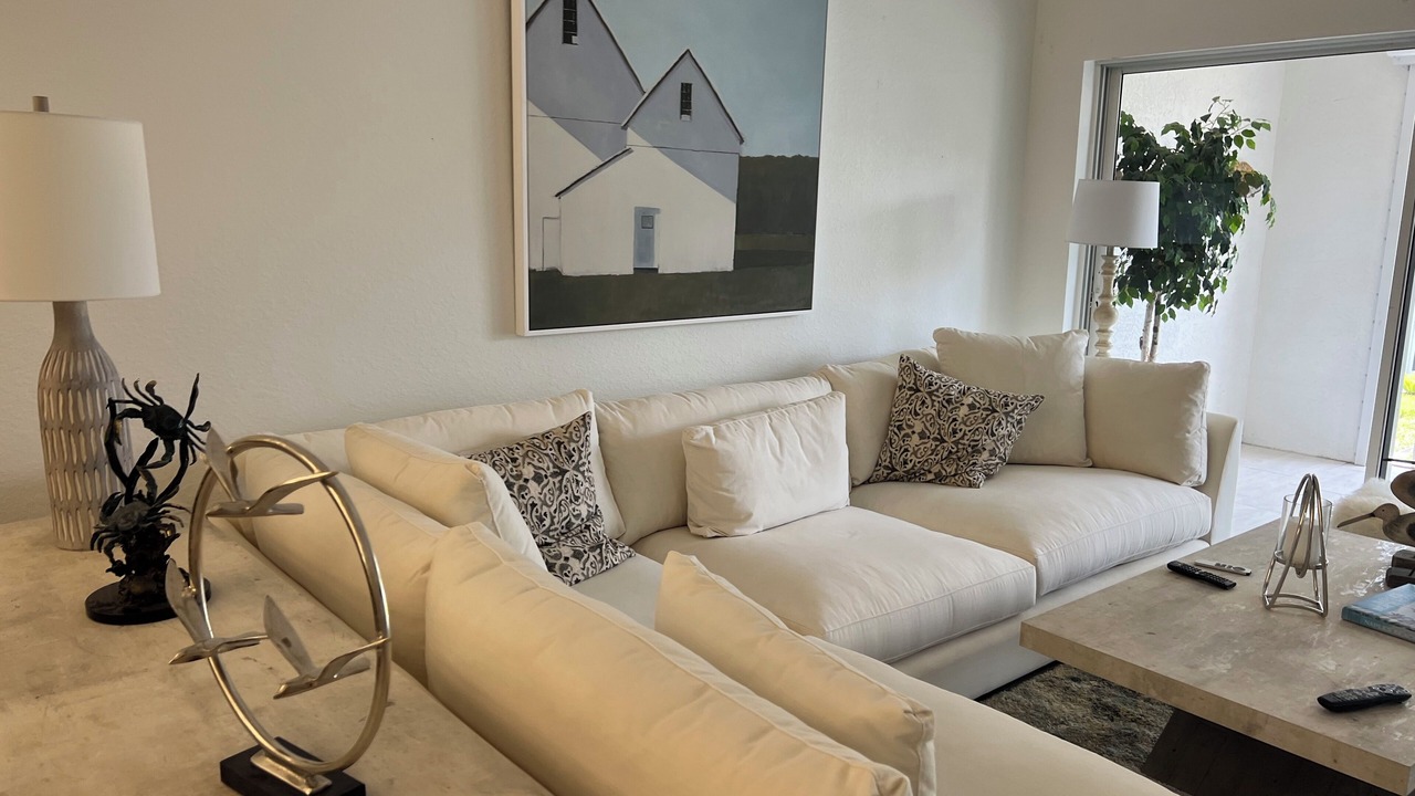 Photo of Livingroom in Pelican Bay