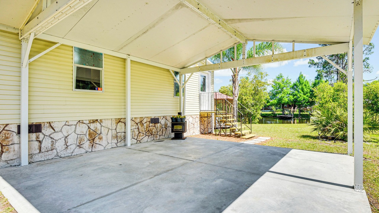 Photo of Patio Balcony in Crescent City
