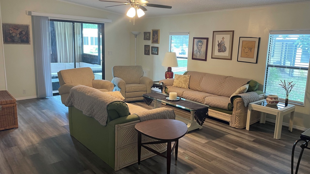 Photo of Livingroom in Indiantown