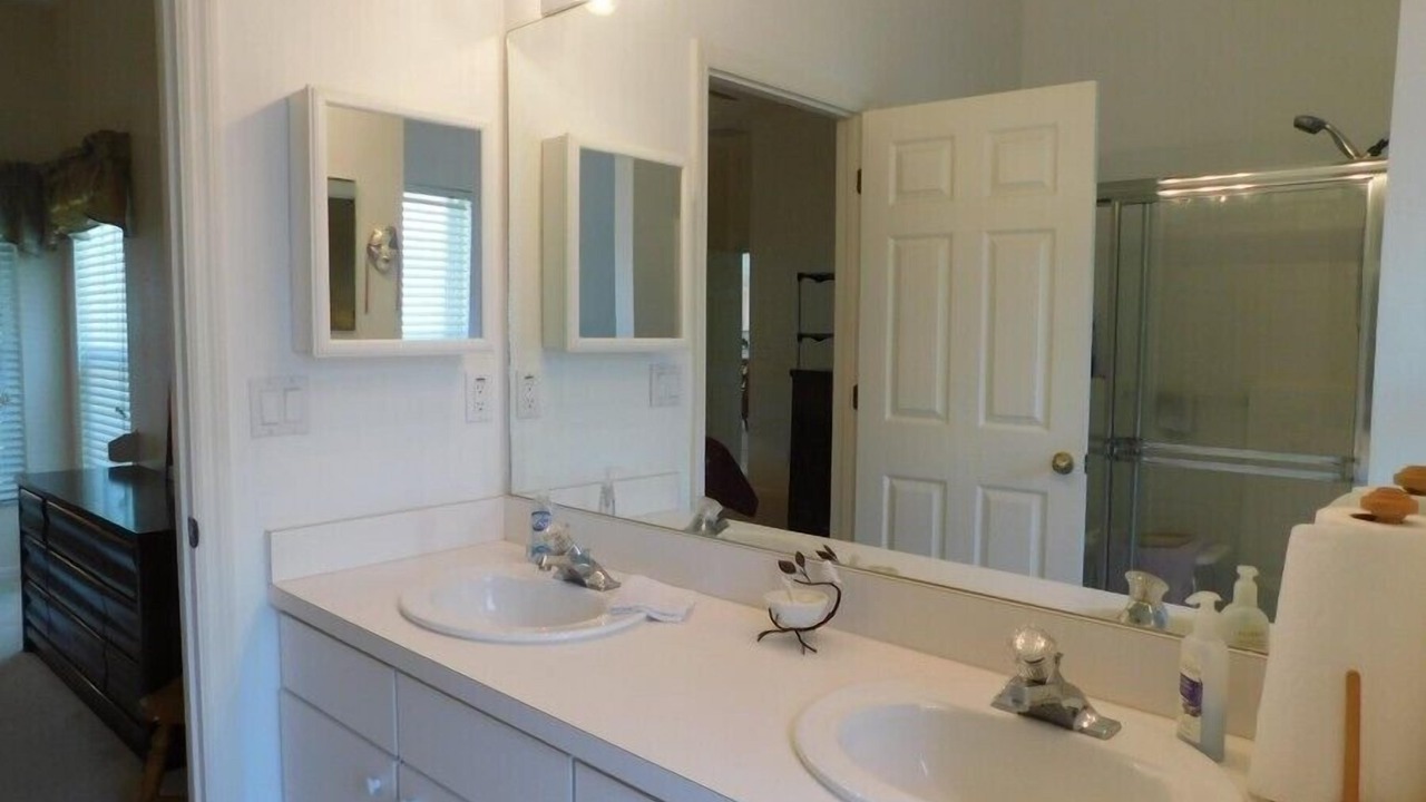 Photo of Bathroom in Beachwalk Isles