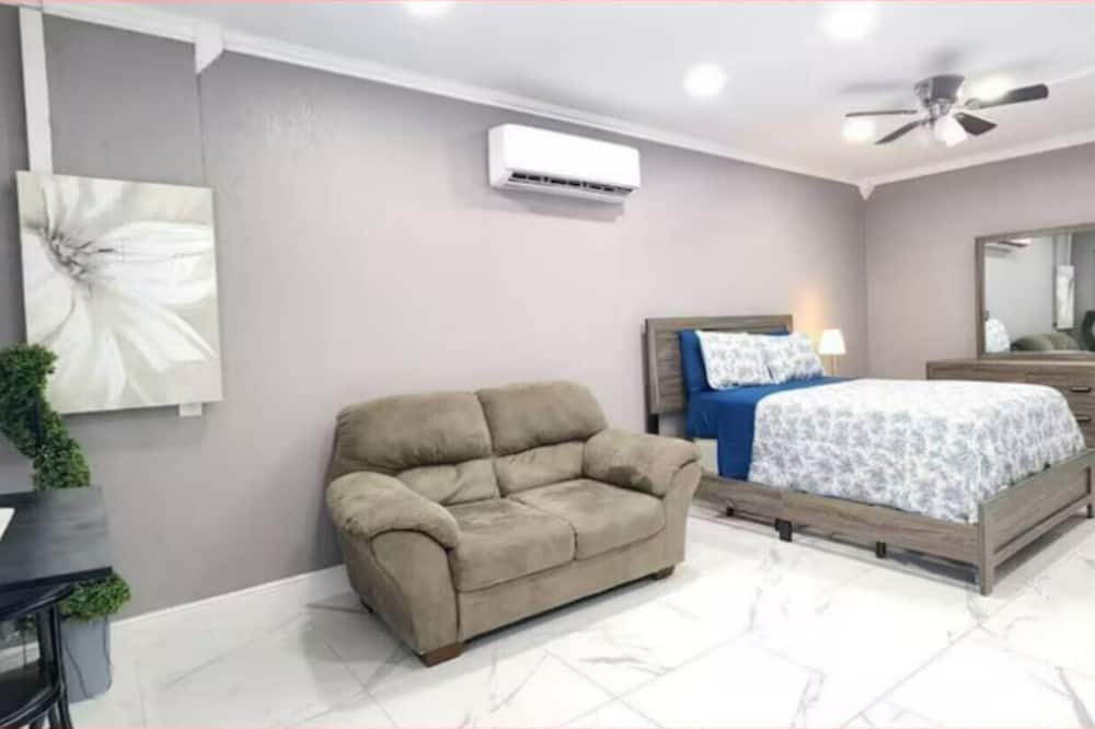 Photo of Bedroom in Egypt Lake-Leto