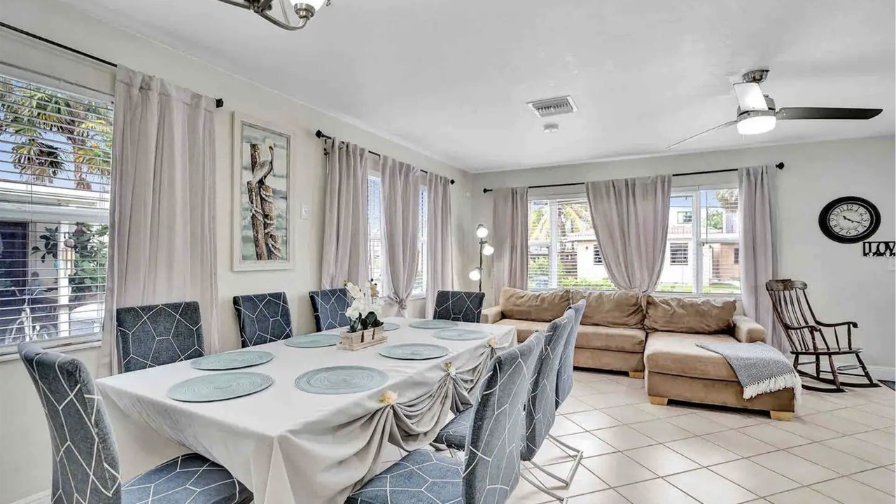 Photo of Livingroom in North Beach