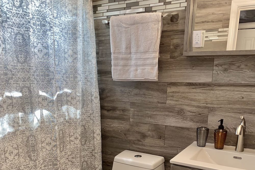 Photo of Bathroom in Croissant Park