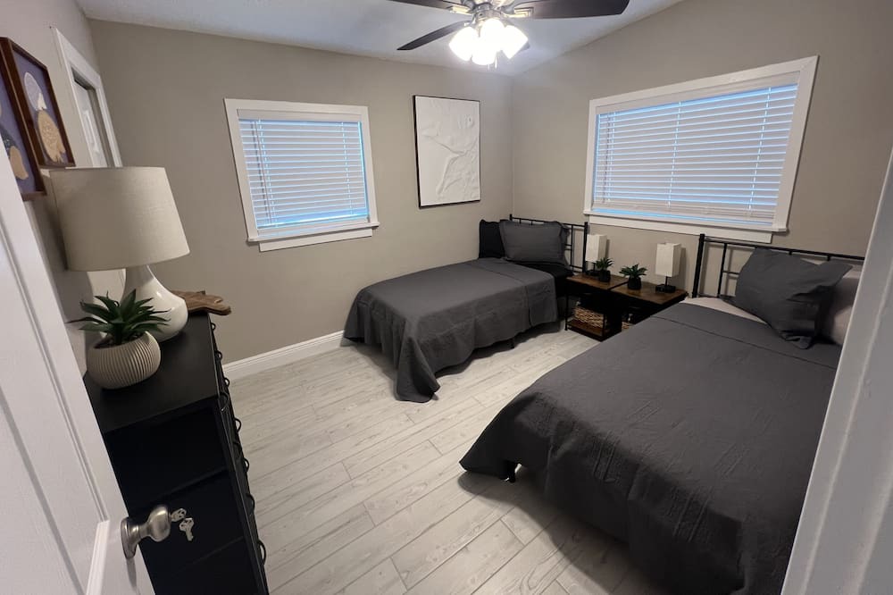 Photo of Bedroom in Pine Hills