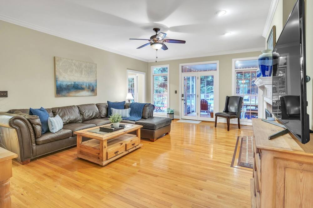 Photo of Livingroom in Inman