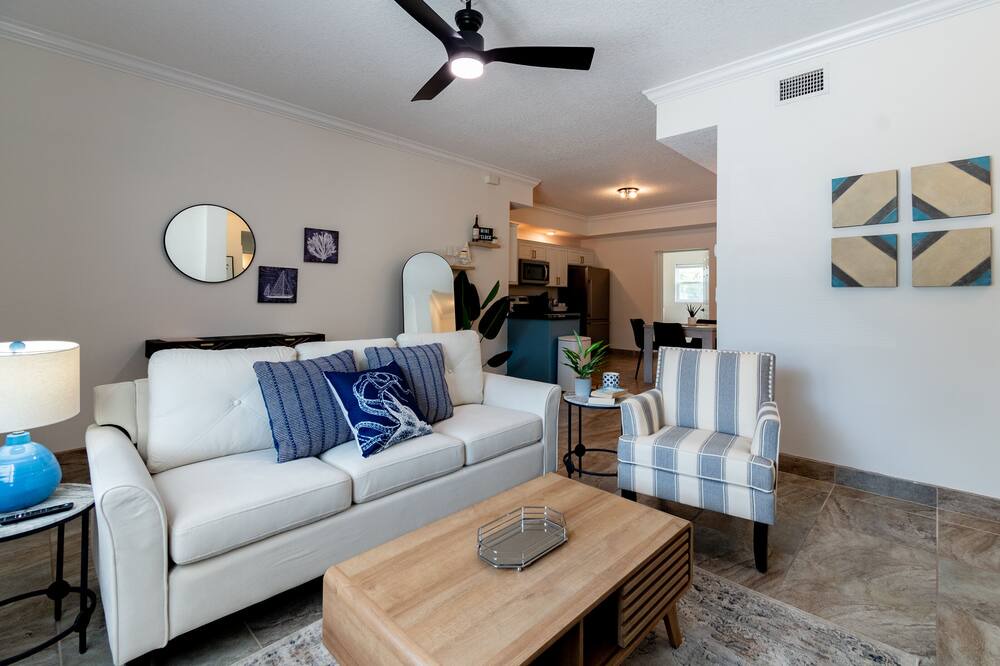Photo of Livingroom in Crescent Beach