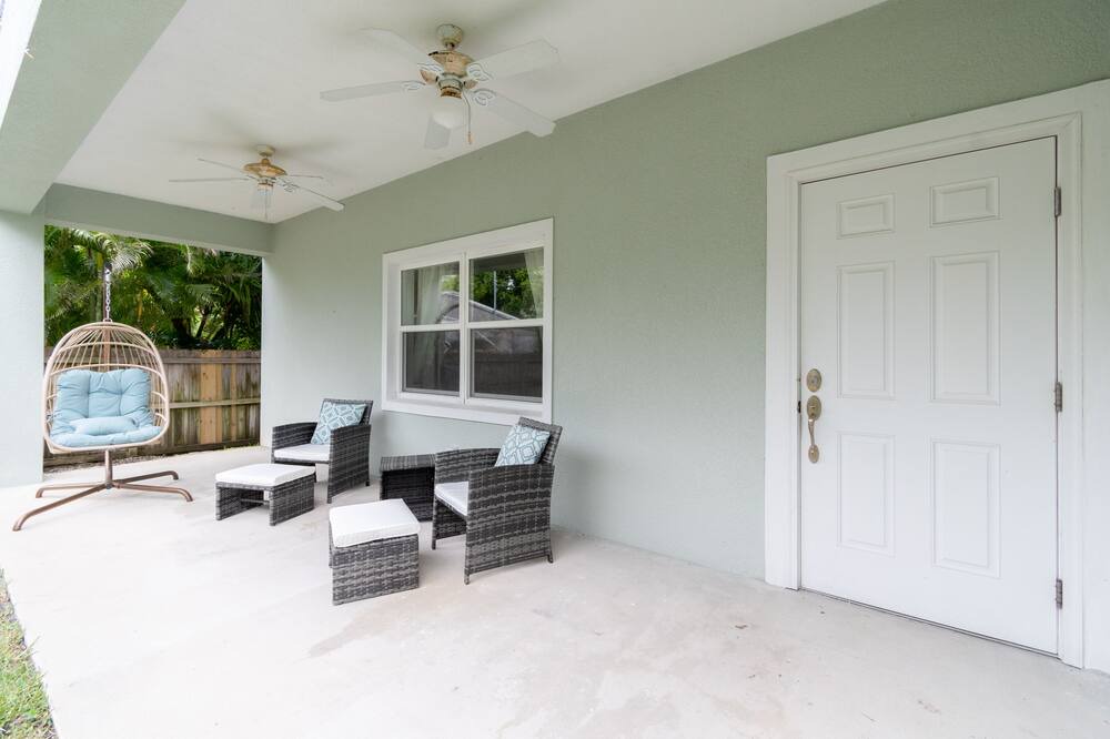 Photo of Patio Balcony in Crescent Beach