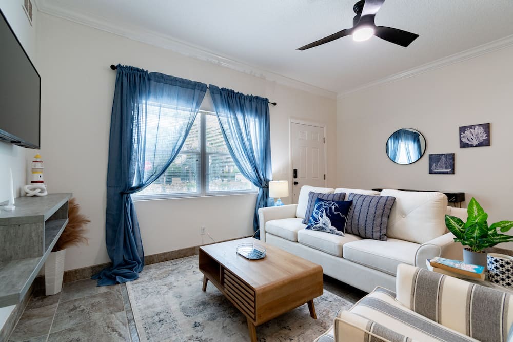 Photo of Livingroom in Crescent Beach