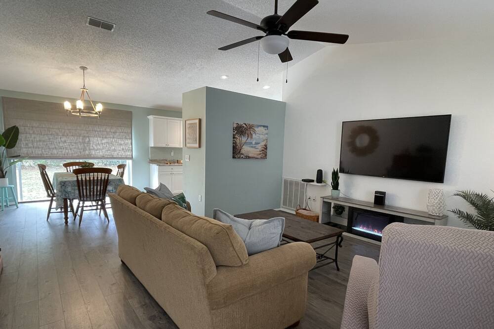 Photo of Livingroom in Brooksville