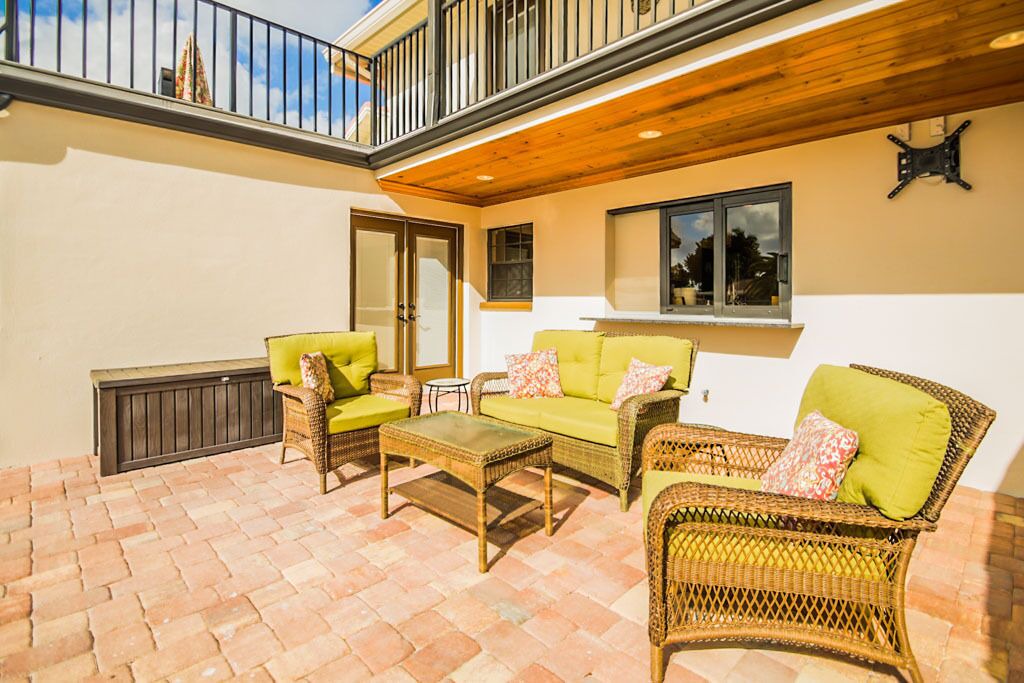 Photo of Patio Balcony in Vanderbilt Beach
