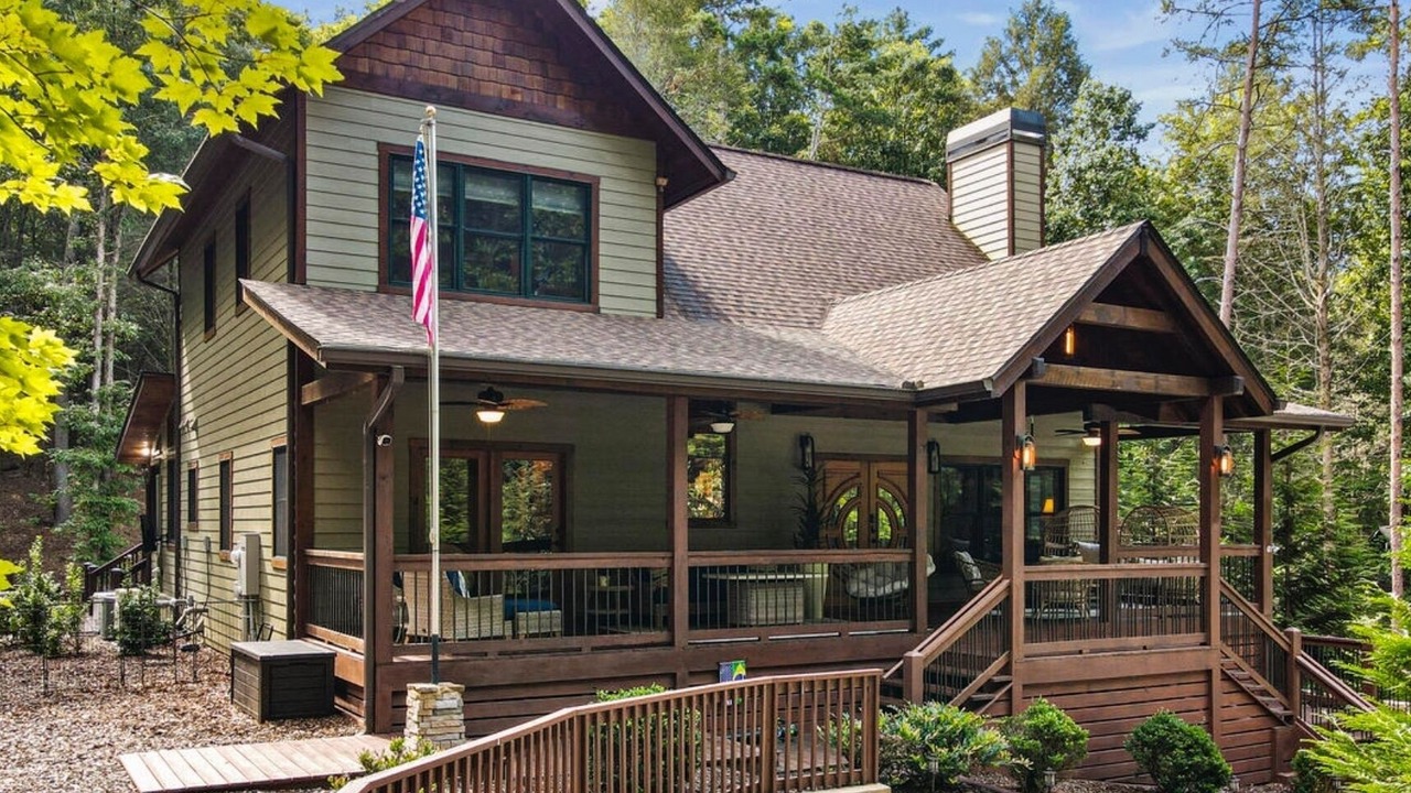 Photo of Outdoor in Cherry Log
