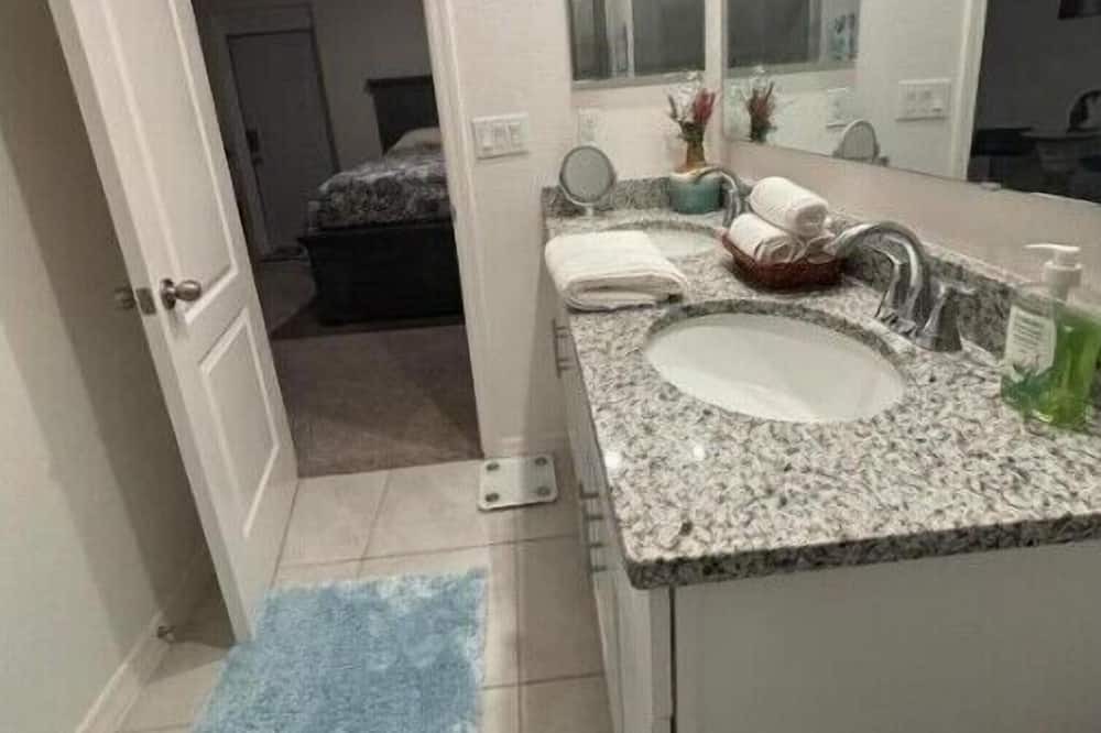 Photo of Bathroom in Glenwood