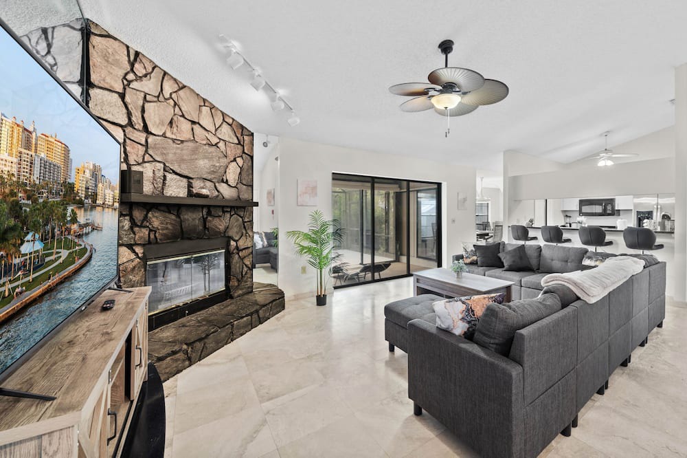 Photo of Livingroom in Fruitville