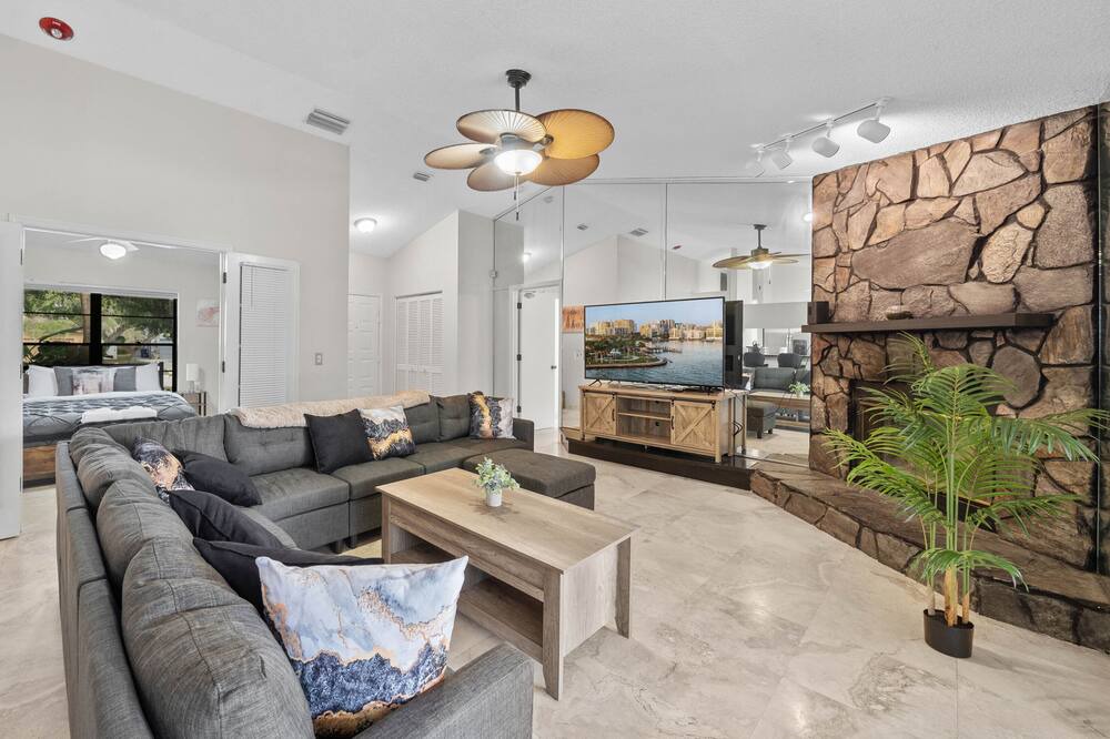 Photo of Livingroom in Fruitville
