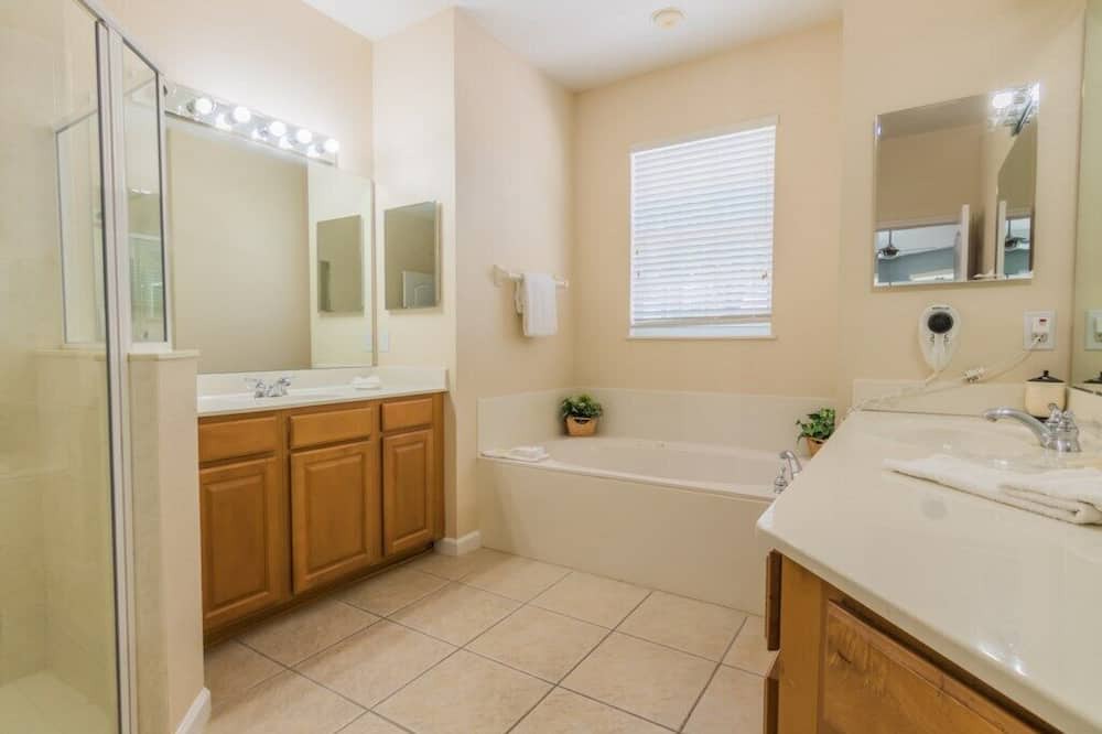 Photo of Bathroom in Highlands Reserve