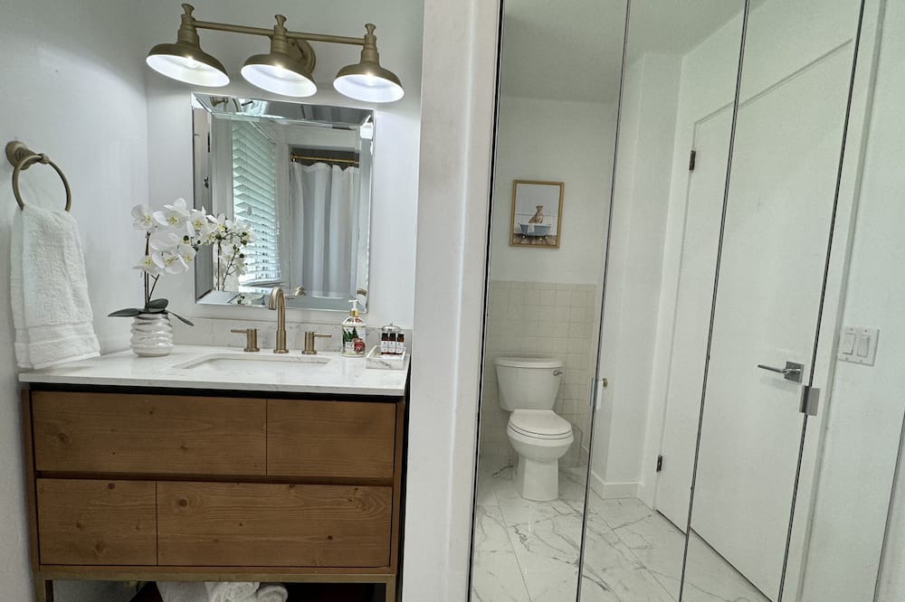 Photo of Bathroom in Parker Ridge