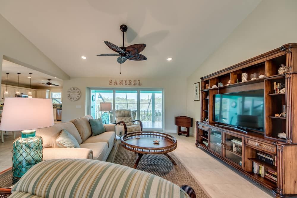 Photo of Livingroom in Beachview Country Club Estates